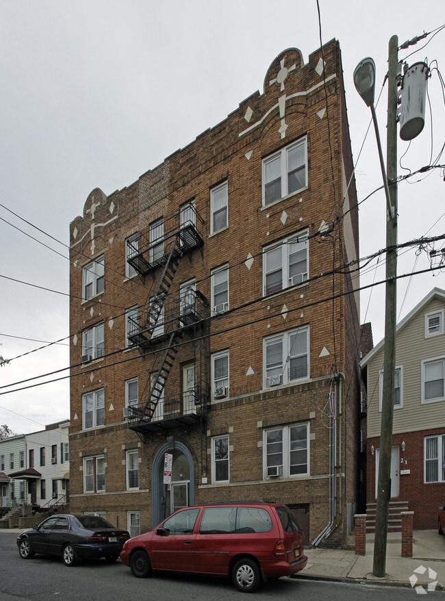 Building Photo - 17-19 Van Reypen St