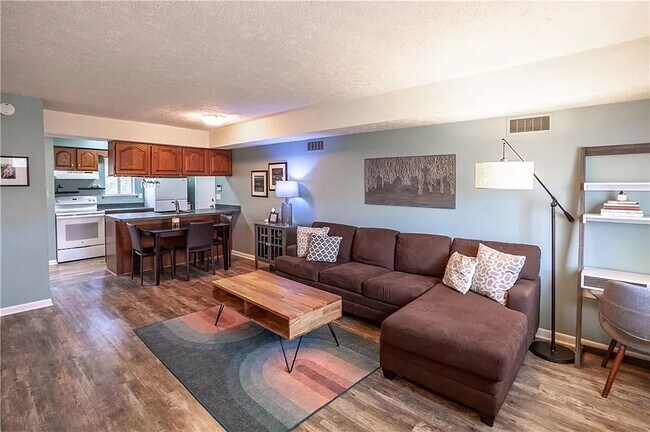 Foto del edificio - 468 Eastbrooke Ln