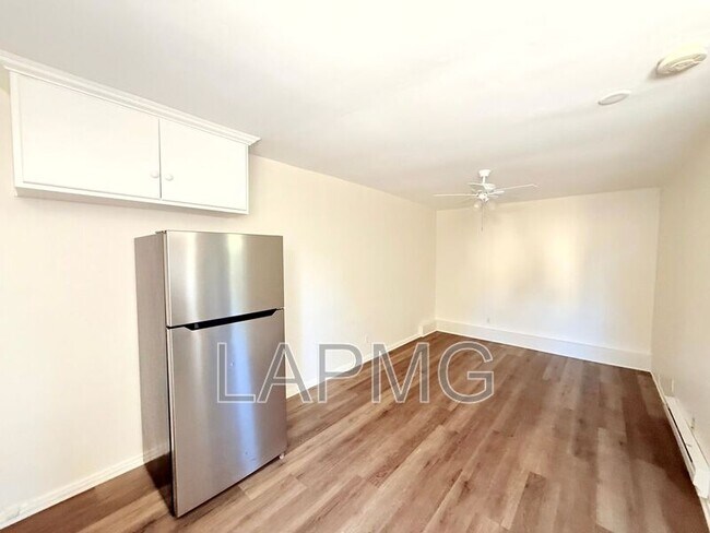 Photo - 929 1/2-929 1/2 Camulos St House