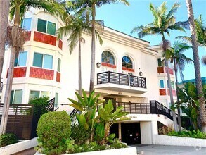 Building Photo - 425 S Catalina Ave
