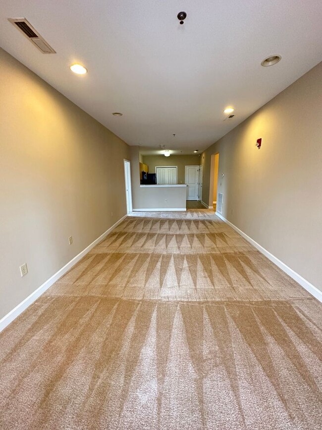 Building Photo - 302 Campus Walk Trl