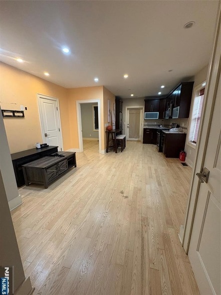 Building Photo - 31 Lanza Ave