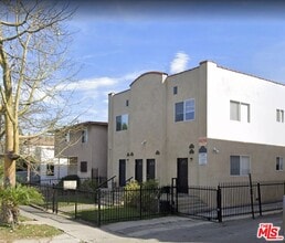 Building Photo - 1818 1/2 S La Brea Ave