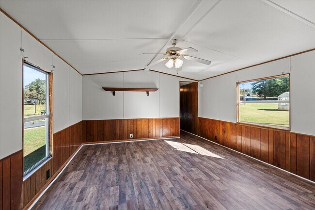 Foto del edificio - Updated 2BR/1BA Trailer in Muscle Shoals –...