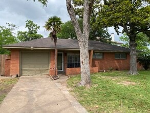 Building Photo - 8410 Sonneville Dr