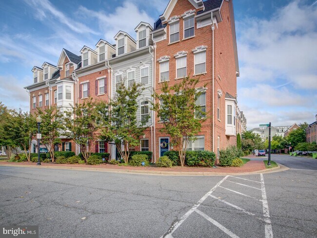 Building Photo - 5003 Donovan Dr