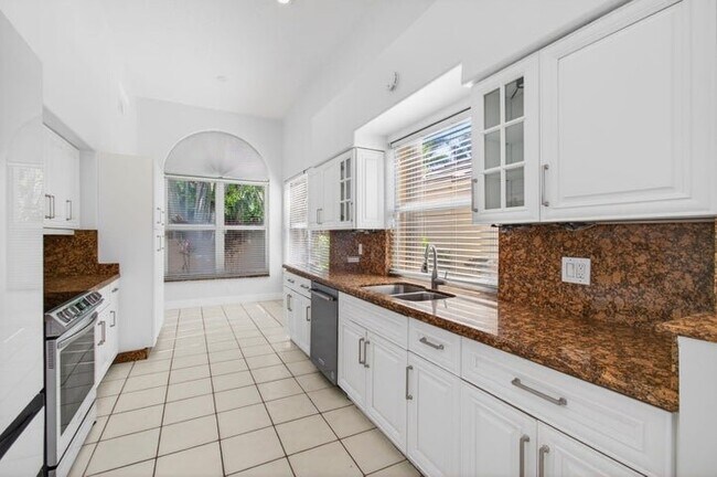 Building Photo - 7848 Travelers Tree Dr
