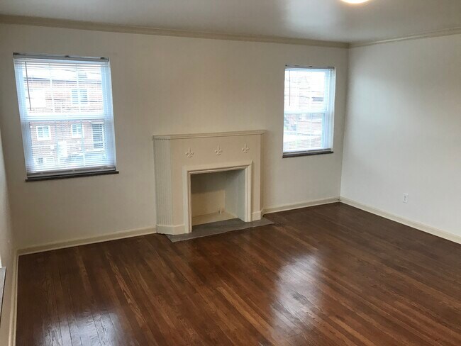 Building Photo - 1064 Euclaire Ave