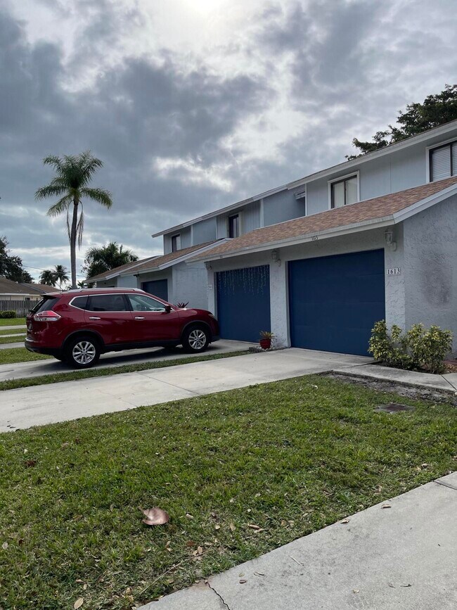 Foto del edificio - 1613 Woodbridge Lakes Cir