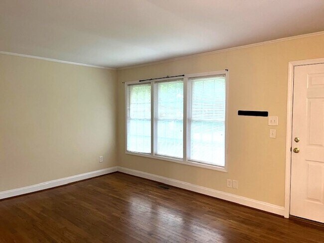 Foto del edificio - ~~ Cute 3-bedroom home located in Burlingt...