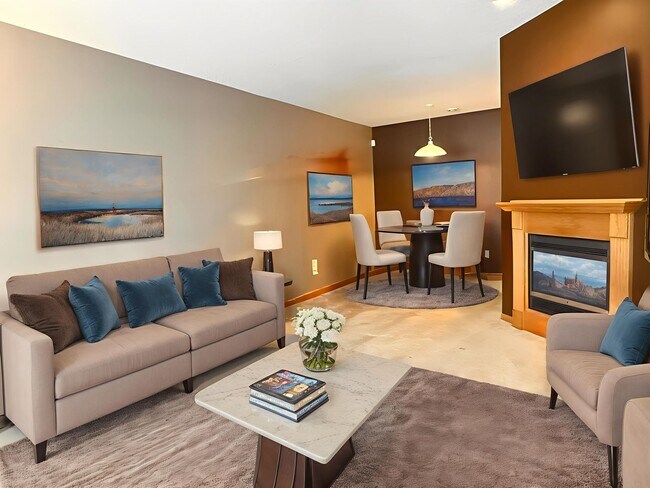 Building Photo - 2 Bed Plus LOFT - Great Location