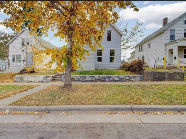 Building Photo - 538 Charles Ave