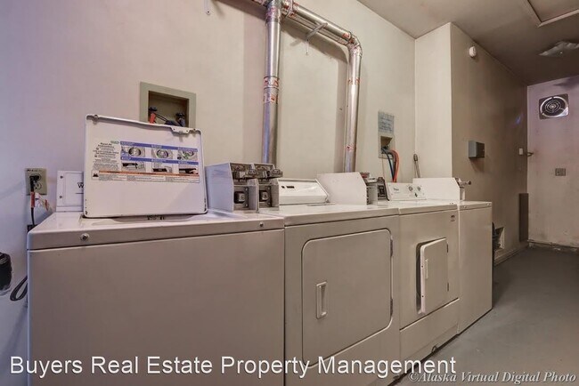 Foto del edificio - 8301 Rangeview Ave
