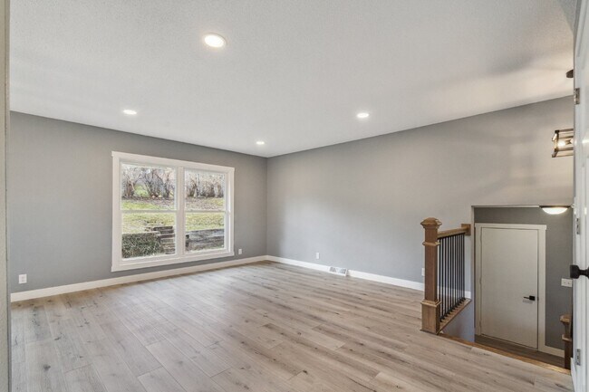 Building Photo - 3 Bedroom | 2 Bathroom Single Family Home ...