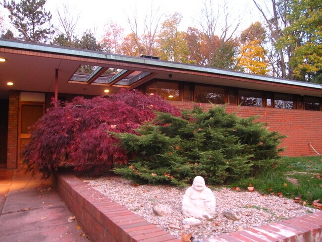Foto del edificio - 2417 Londonderry Rd