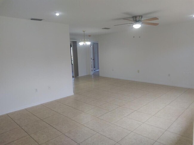 Building Photo - 1240 Bounds St