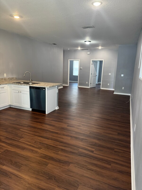 Building Photo - 1999 Marshall St