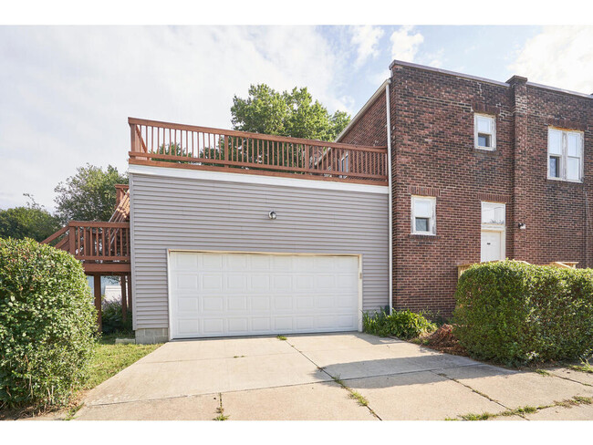 This is a hip, urban upstairs apartment, with an attached garage! - 1214 Beardsley St