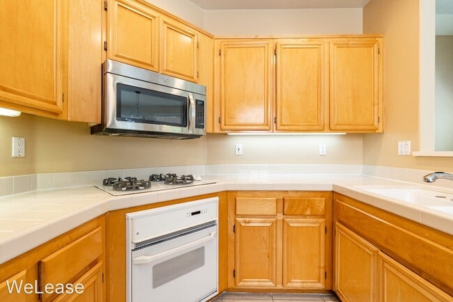 Building Photo - 3 br, 2.5 bath House - 2454 La Costa Avenue