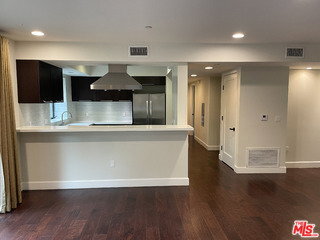 Foto del edificio - 1636 S Beverly Glen Blvd