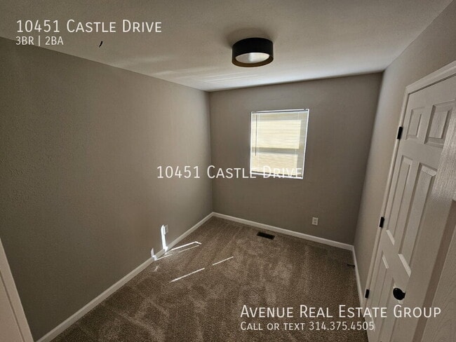 Foto del edificio - 10451 Castle Dr