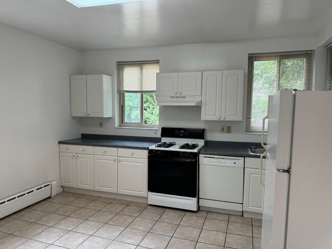 Building Photo - Wonderful First Floor Property!