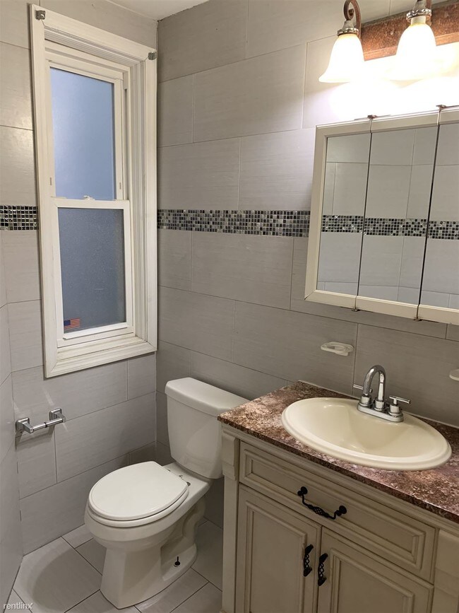 Foto del edificio - 3 br, 1 bath House - 4039 Carpenter Ave 1A