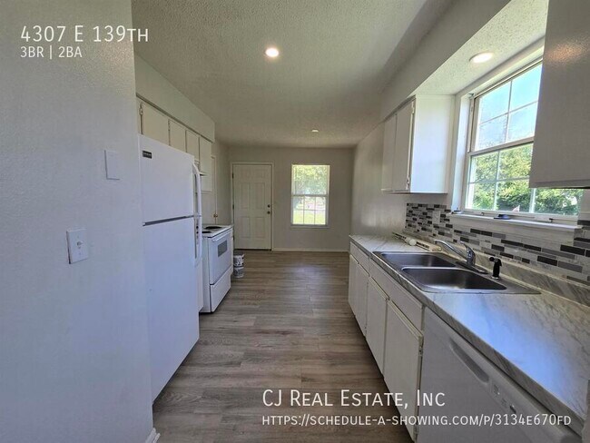 Building Photo - 4307 E 139th-