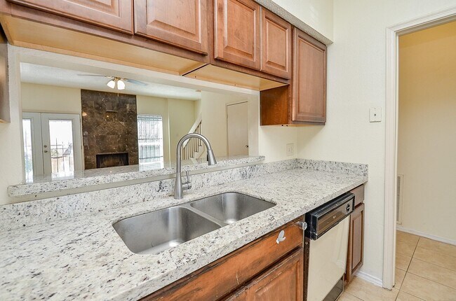 Foto del edificio - 12300 Brookglade Cir