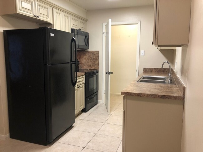 Building Photo - 605 San Benito Ct