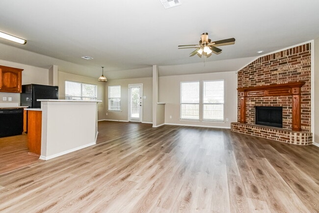Building Photo - 600 Preston Dr