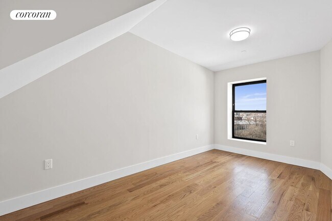 Building Photo - 132 6th Ave