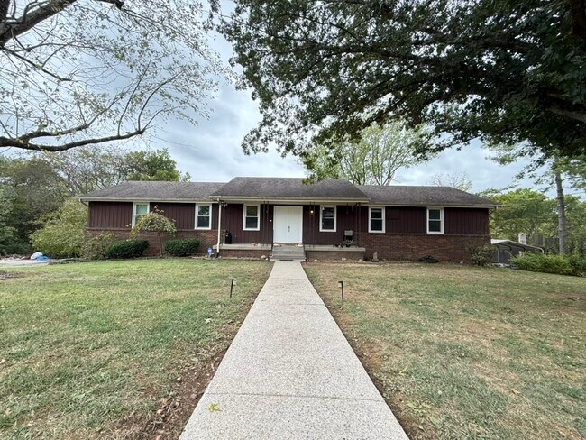 Foto del edificio - 214 Rosehill Dr