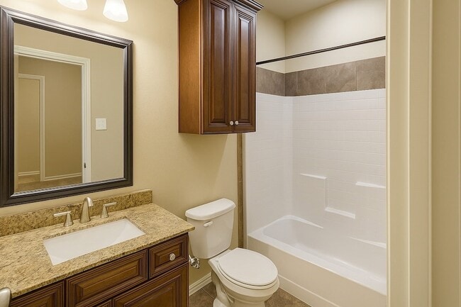 Building Photo - 811 S Wilson St