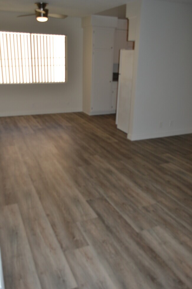 Building Photo - 10805 Camarillo St