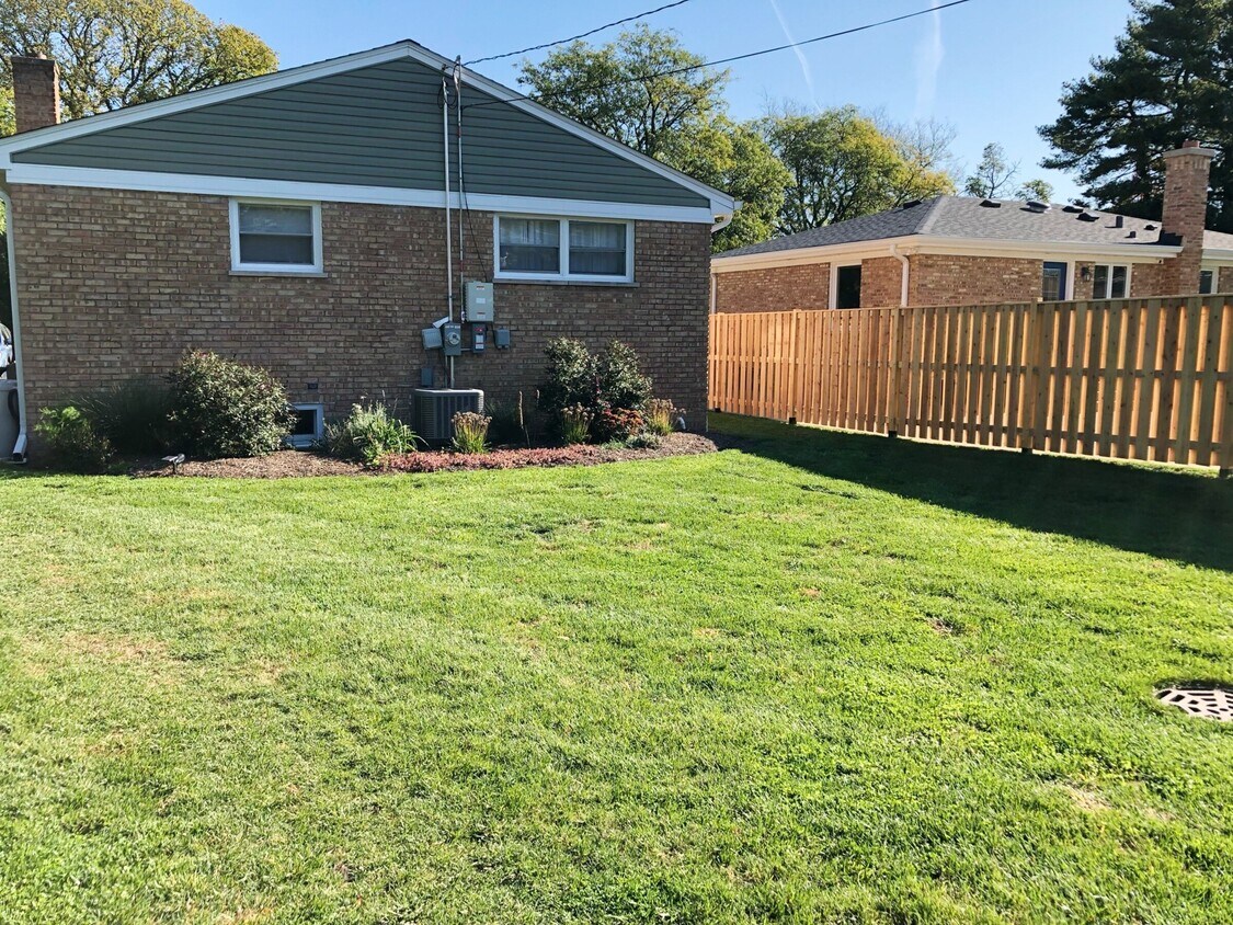 Building Photo - 578 Sumac Rd