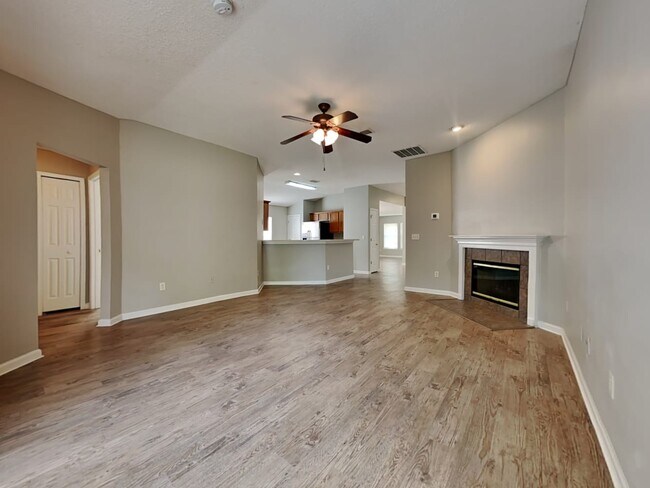 Building Photo - 1422 Woodland View Dr
