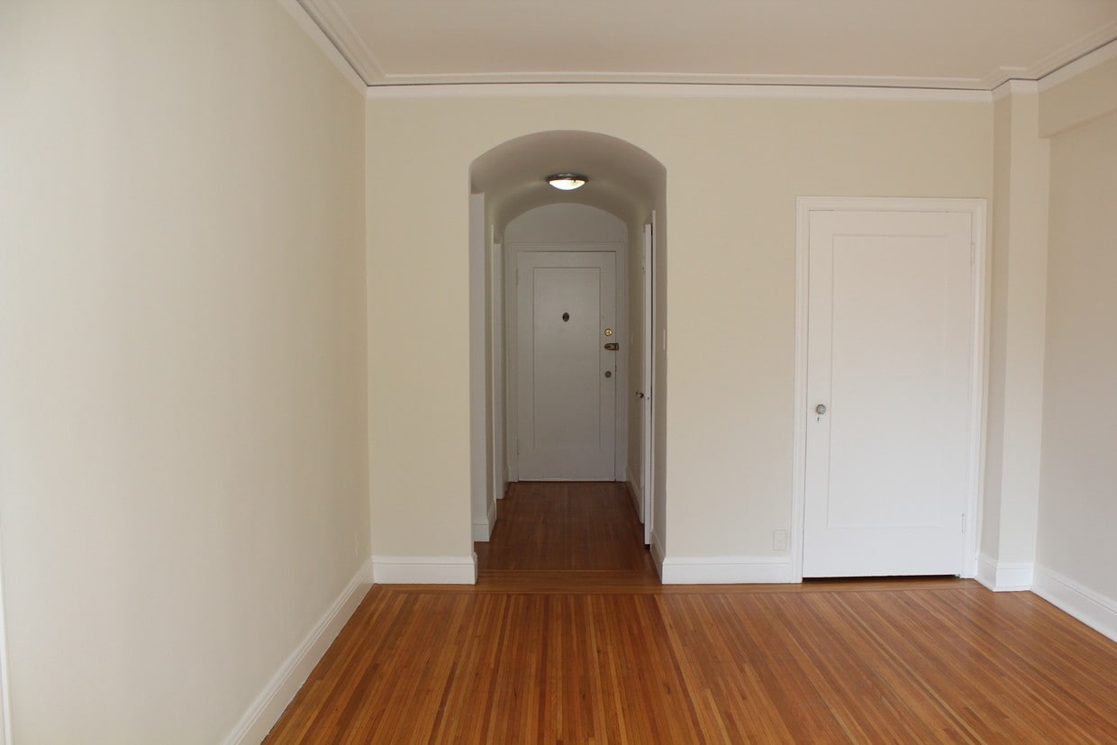 Primary Photo - 1299 Lombard St