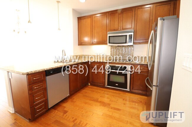 Building Photo - 1 Bed, 1 Bath Condo w/ Garage Parking, Com...
