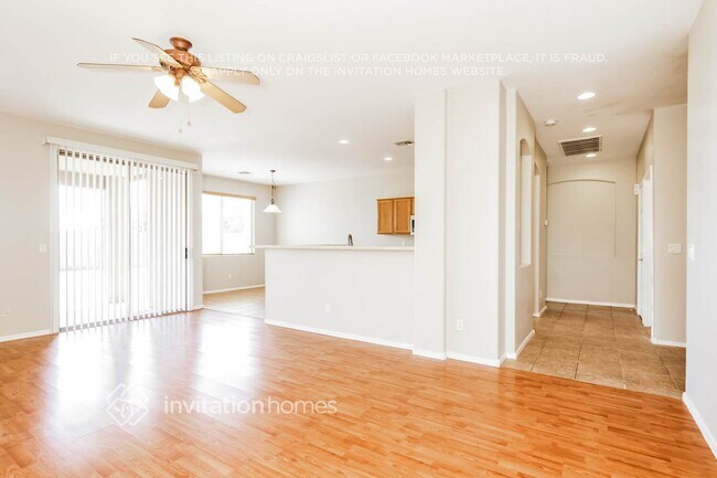 Foto del edificio - 3213 S 103rd Dr