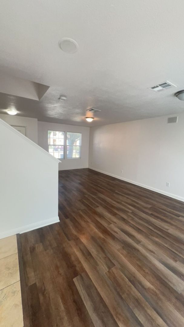 Foto del edificio - 3749 Compass Pointe Ave