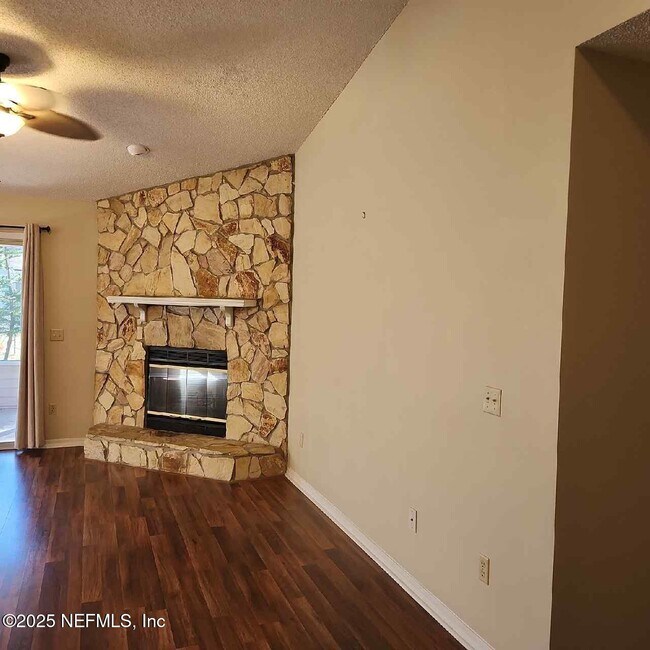 Foto del edificio - 2210 Captain Kidd Dr