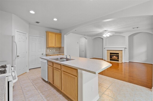 Building Photo - 107 W Burberry Cir