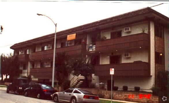 Primary Photo - 10805-10809 Missouri Ave