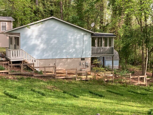 Foto del edificio - Cozy Cottage in Hendersonville