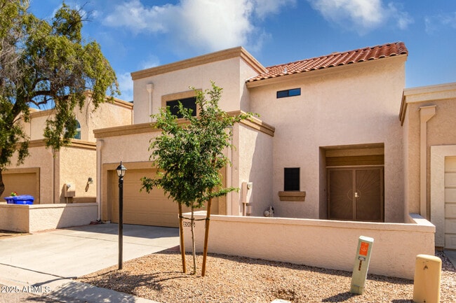 Building Photo - 2085 N Sunset Dr