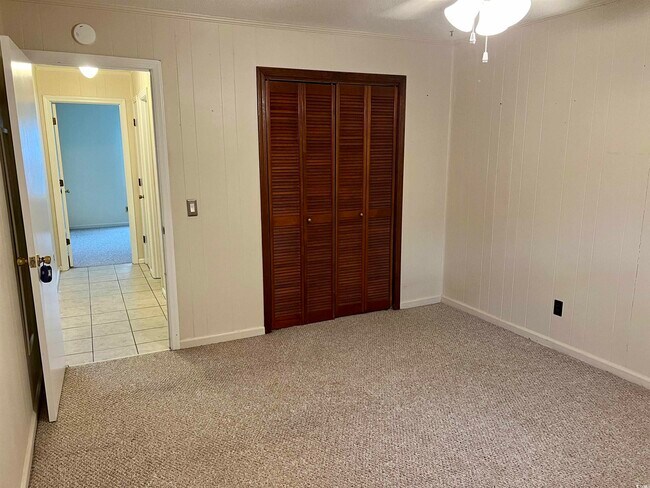 Building Photo - 4067 Fairway Dr