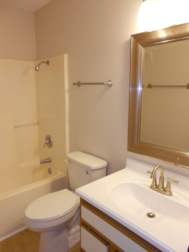 Building Photo - 2972 Maple Street Hollister MO