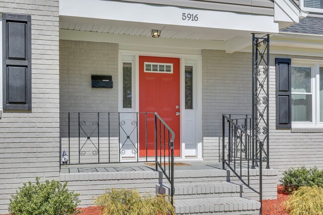 Building Photo - STUNNING 4 BEDROOM CAPE COD W/ 1 CAR GARAG...