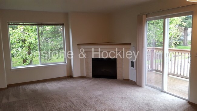 Foto del edificio - Upstairs 3x2 Apartment Home Available Soon!